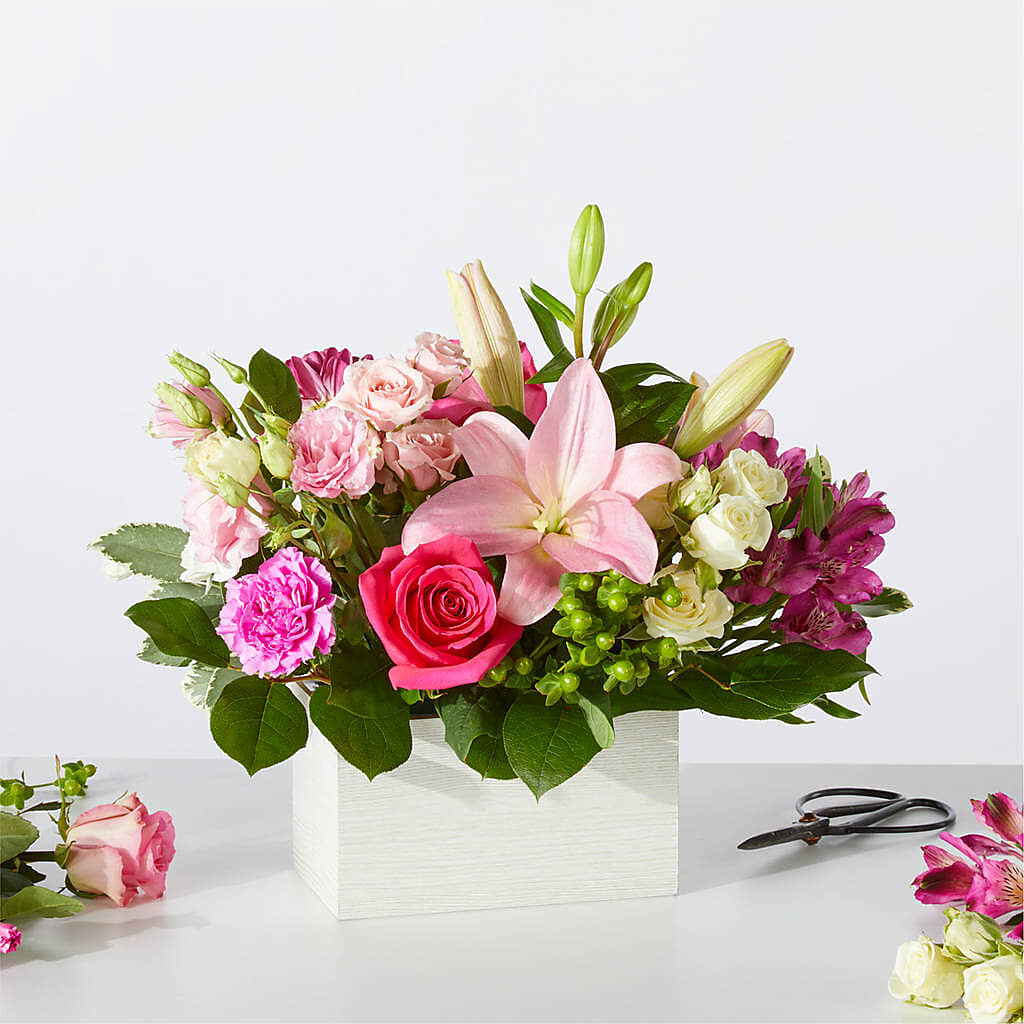 Sweetberry Box – A Florist Original – FLOWERS & GIFTS BY ROBERTS, Pinetops NC