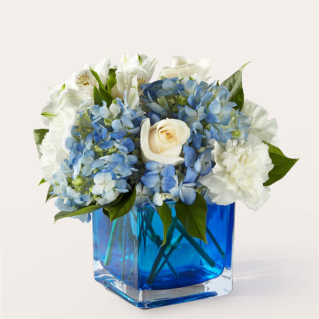 Soothing Waters Bouquet – FLOWERS & GIFTS BY ROBERTS, Pinetops NC