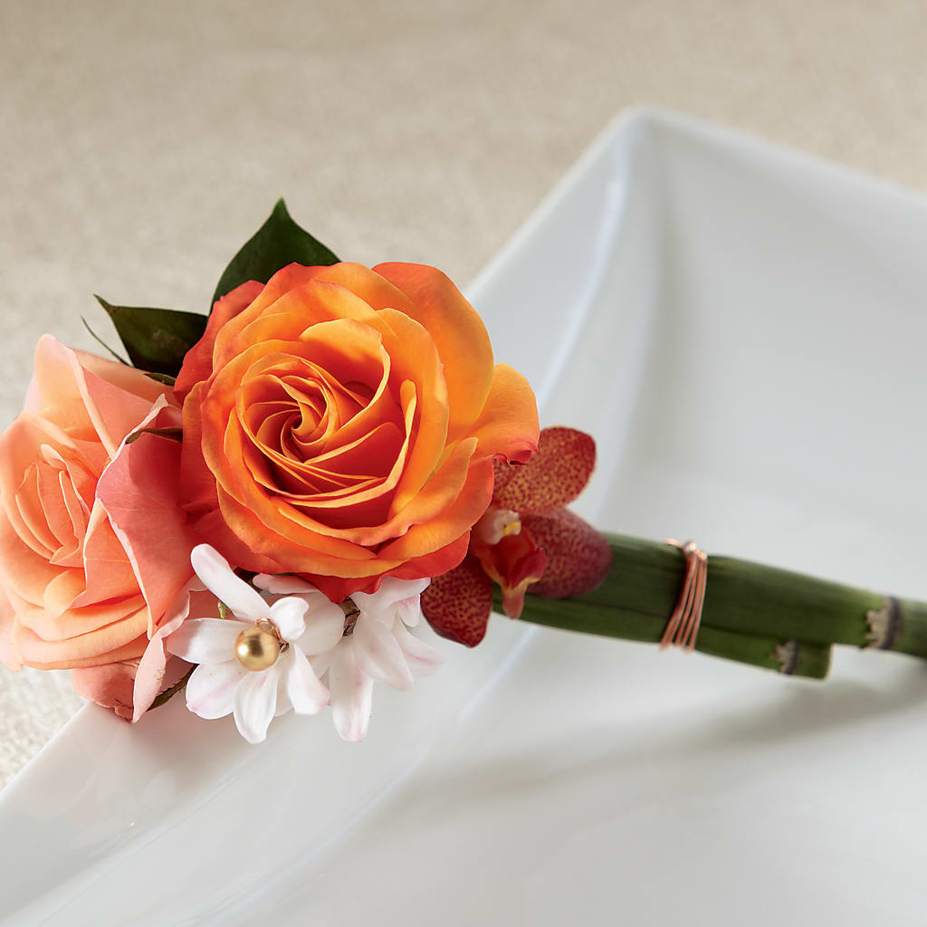 Sunset Dream Boutonniere – FLOWERS & GIFTS BY ROBERTS, Pinetops NC