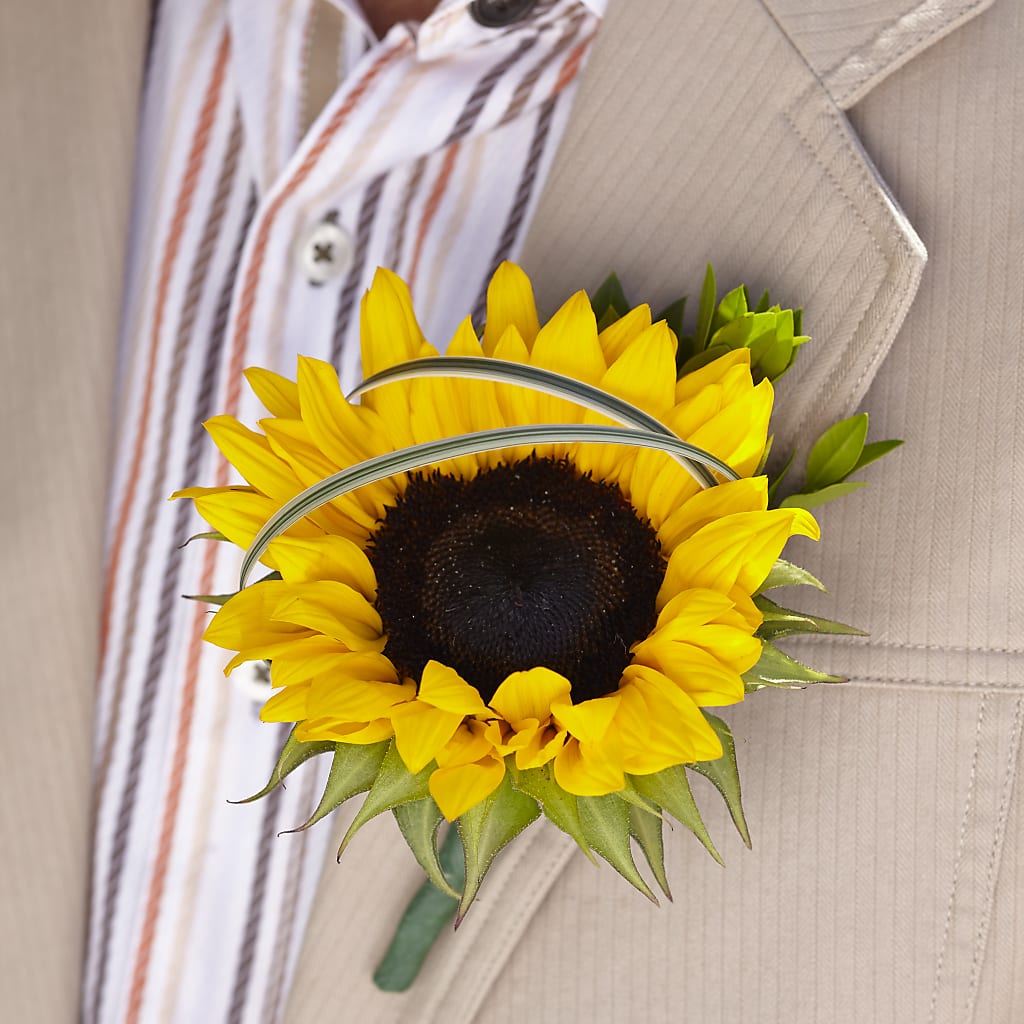 Free Spirit Boutonniere – FLOWERS & GIFTS BY ROBERTS, Pinetops NC
