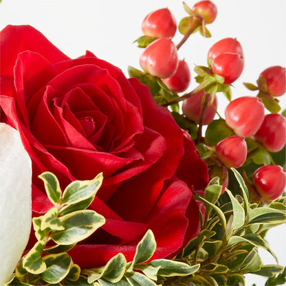 Snowy Wonderland Bouquet – FLOWERS & GIFTS BY ROBERTS, Pinetops NC
