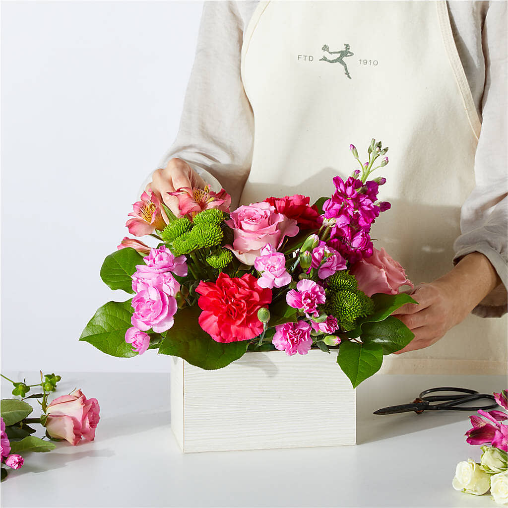 Sweetberry Box – A Florist Original – FLOWERS & GIFTS BY ROBERTS, Pinetops NC